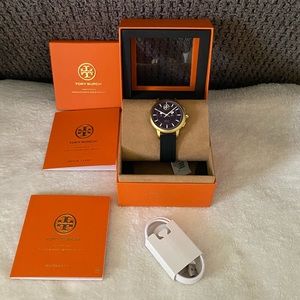 NIB Tory Burch Touchscreen Smart Watch TBT1000